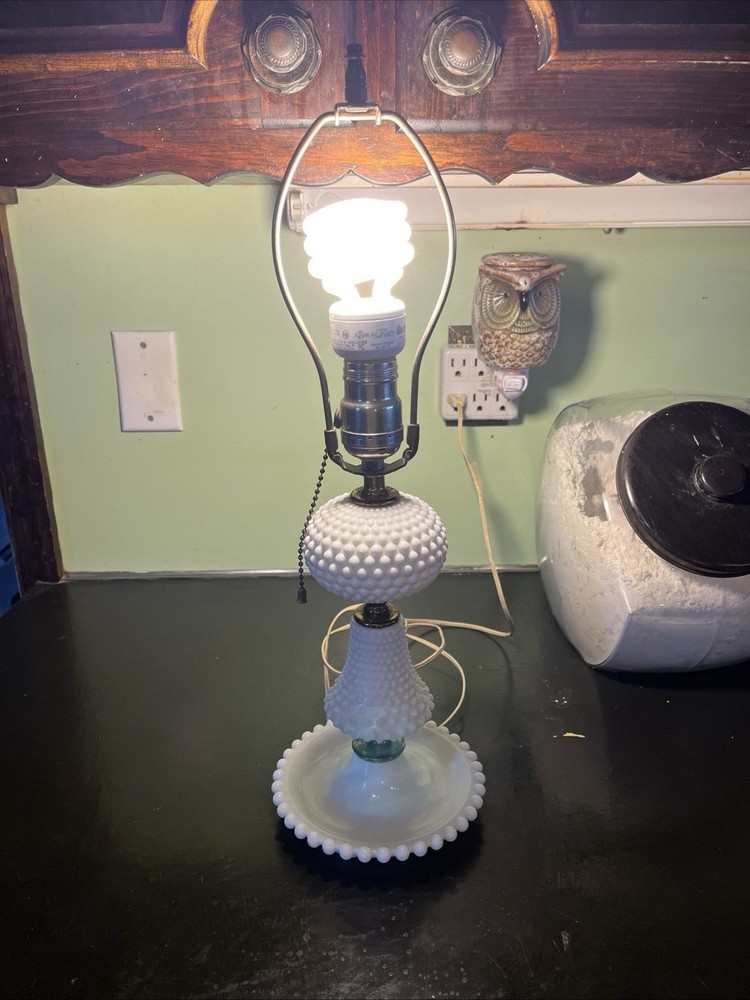 Vtg White Hobnail Milk Glass Electric Table Lamp Boudoir Bedside Cottage 19”