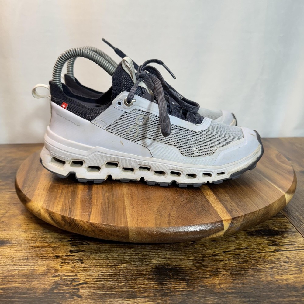 On Running Cloudwander Shoes Womens Size 6 White Gray Trail Running Helion