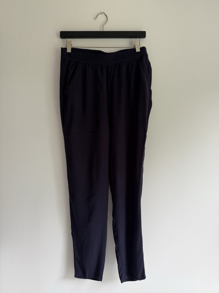 DIVIDED H&M Pants Size 6 Black Soft Relaxed Tapered Leg Pull-On Lightweight S