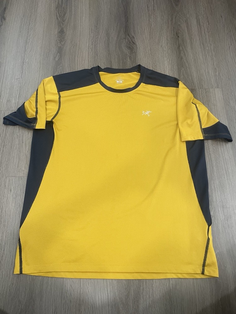 Arc'teryx Mens Large Yellow/Blue DriFit Base layer Short Sleeve Shirt