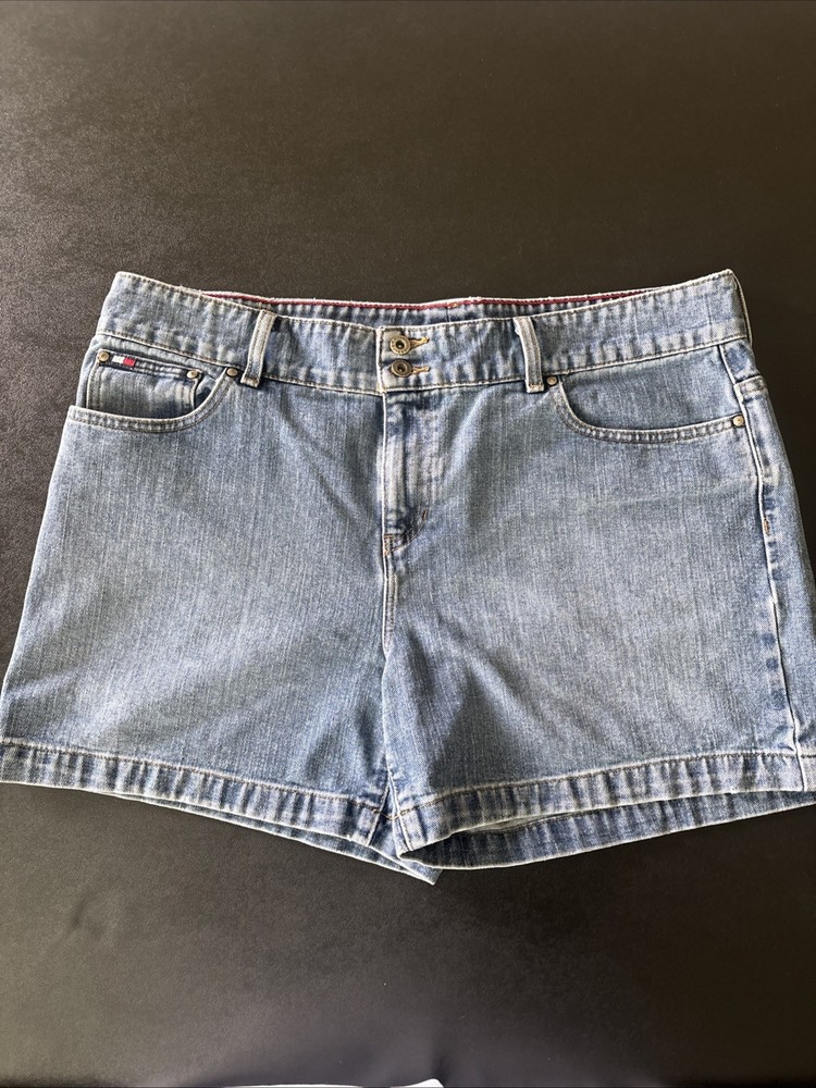 Vintage Tommy Hilfiger Y2K 2000s Mid Rise Mom Jean Shorts Size 8- Medium Wash