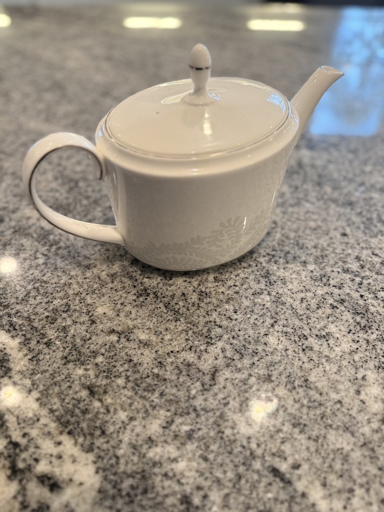 Vera Wang Wedgwood Ceramic Bone China Teapot
