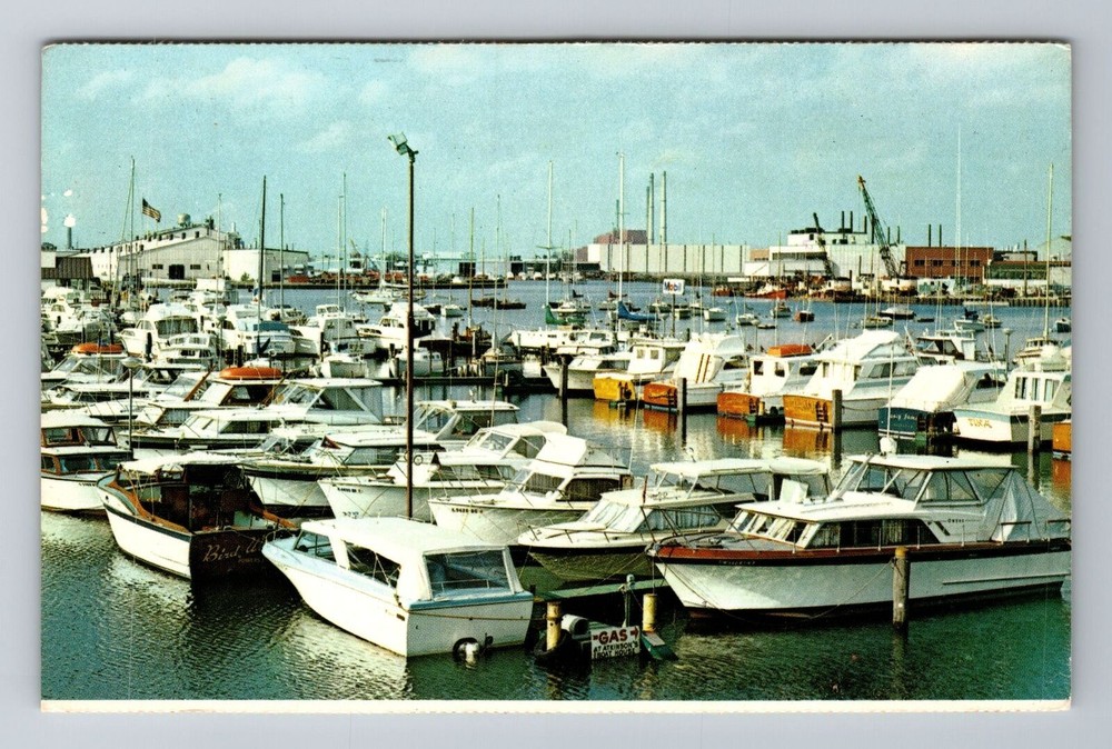 Waukegan IL-Illinois, Marina, Antique, Vintage Souvenir Postcard