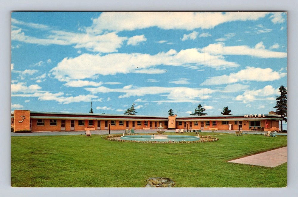 Mackinaw City MI-Michigan Fountain Motel Vintage Postcard