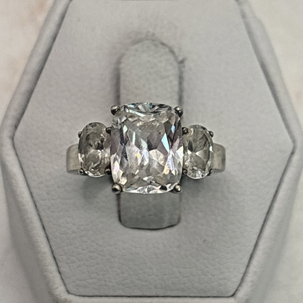 STUNNING .925 Vintage Sterling Silver Estate Ring Size 5 with Colorless stone