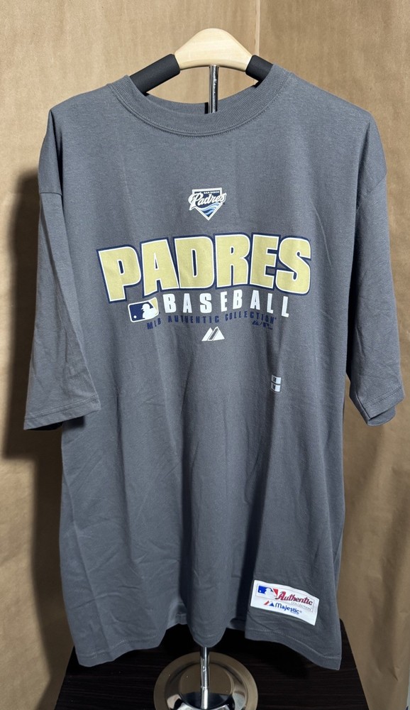 Majestic Athletic Men's San Diego Padres Spectacular T-Shirt - MEDIUM