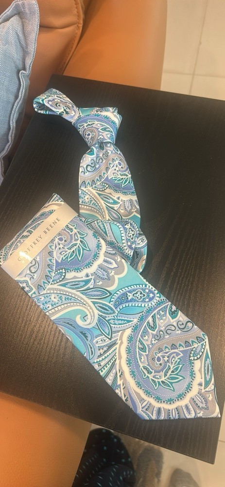 New With Tag Geoffrey Beene Blue & White Paisley Pattern Handmade 100% Silk Tie