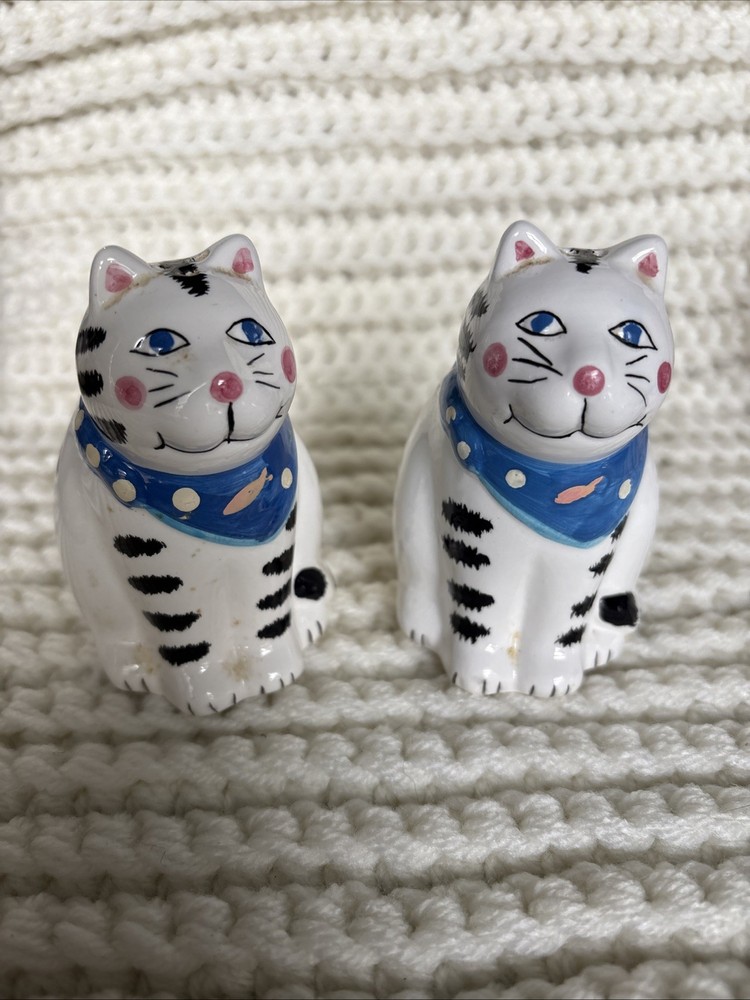 VTG Set of Coco Dowley Chonky Cats W/Bandanas Salt & Pepper Shakers 4 In Tall