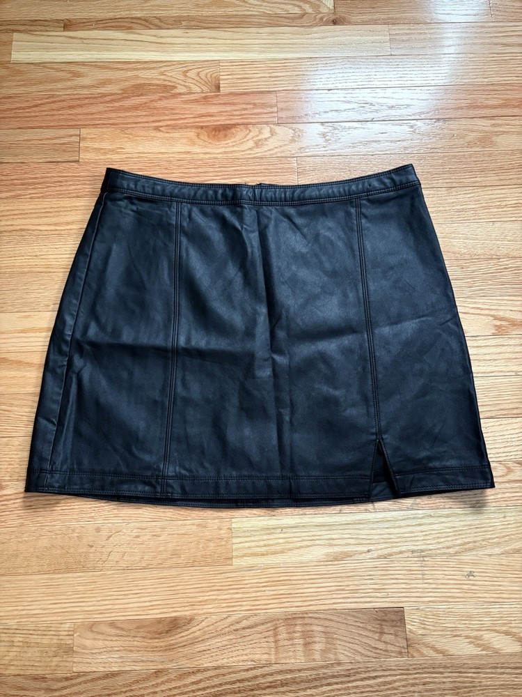 Abercrombie & Fitch Black Vegan Leather Faux Leather Mini Skirt Size XL /EUC
