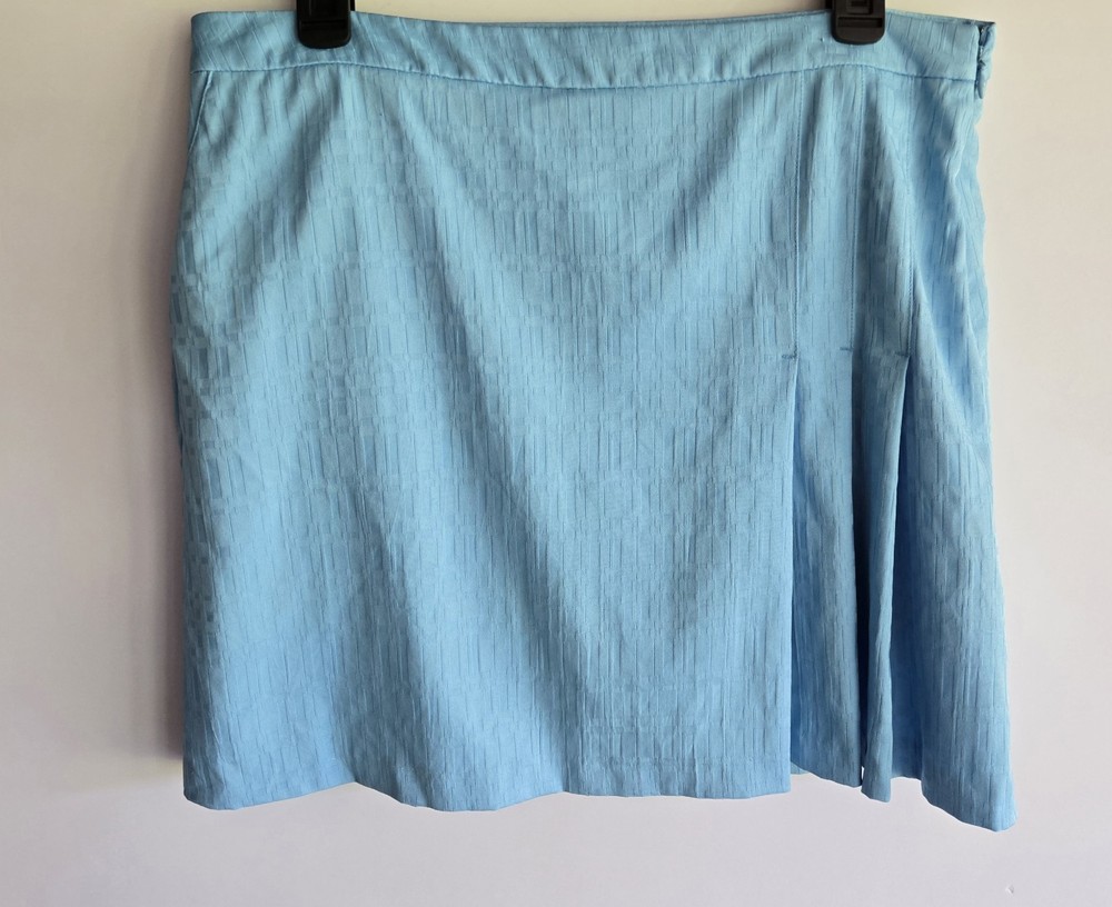 IZOD XFG Women's Size 10 Light Blue Pleated Skirt
