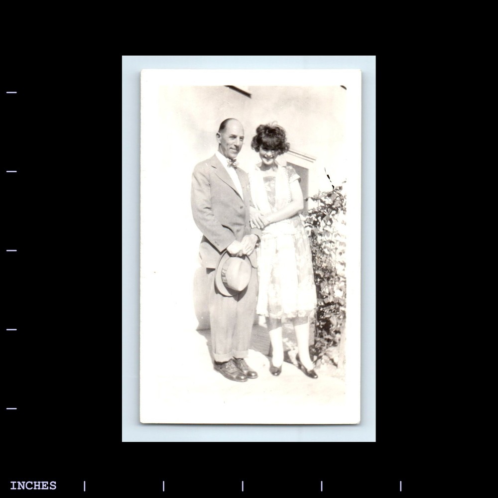 Old Vintage Photo AFFECTIONATE MAN WOMAN COUPLE