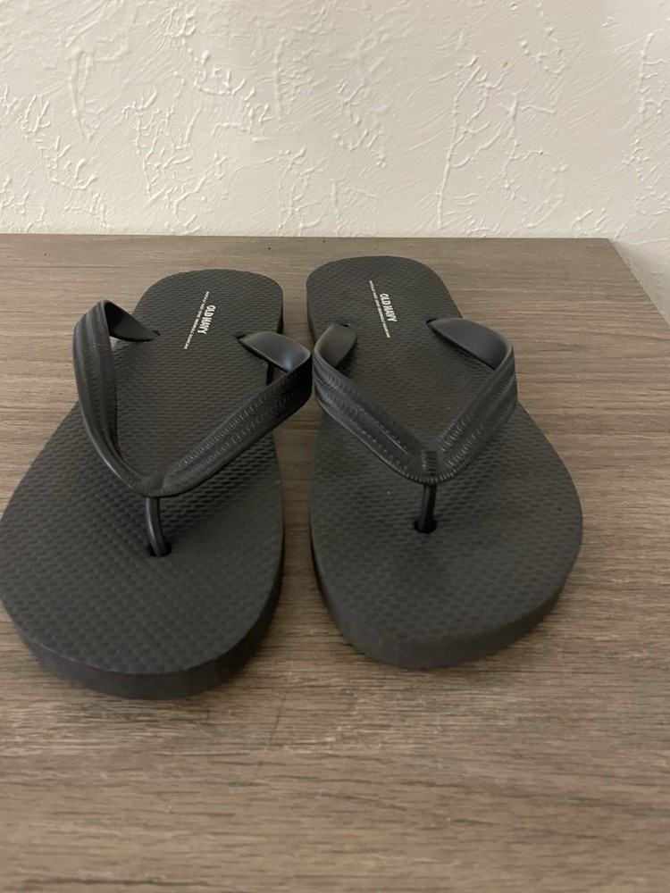 Old Navy Black Flip Flop Sandals Unisex Size 6/7 Casual Beach Pool Summer Shoes