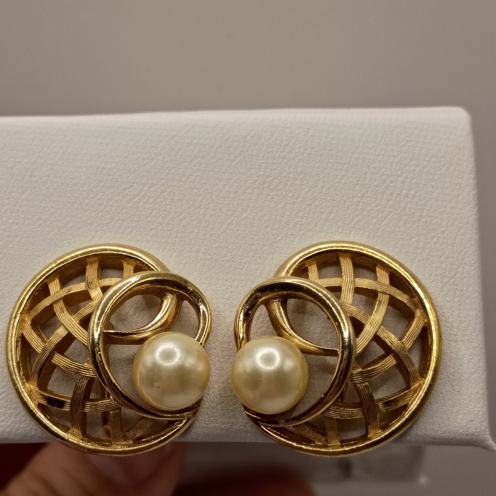 Vintage Crown Trifari Clip On Earrings Gold Tone Faux Pearl