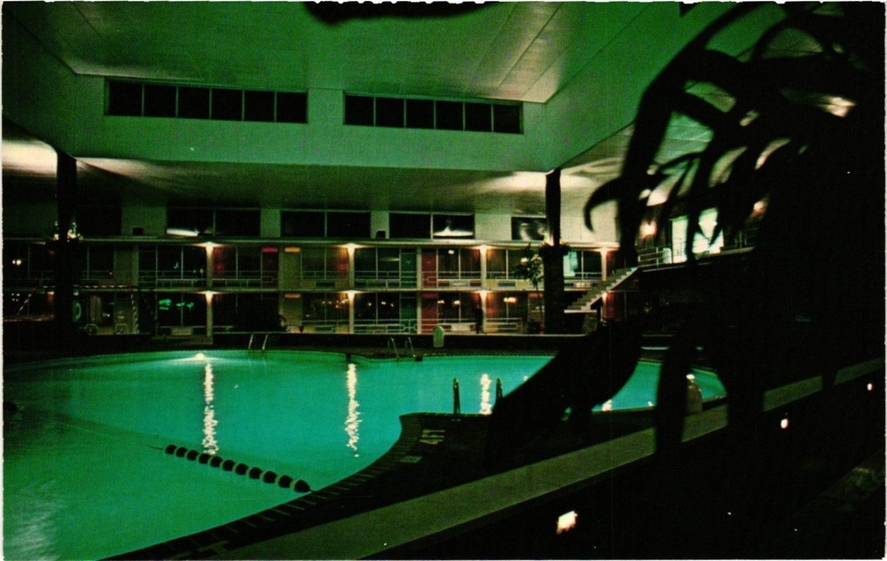 Holiday Inn Hannibal MO Holidome Indoor Pool Vintage Postcard 1970s
