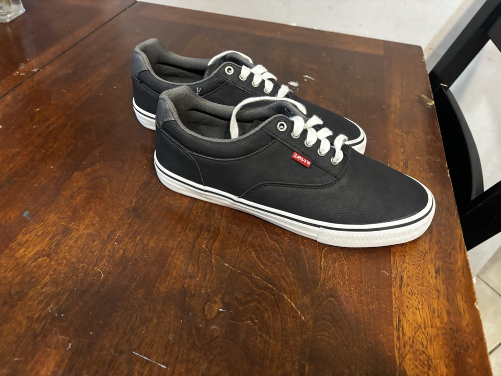 Levi’s Men Munro Sneaker Size 10.5 Black