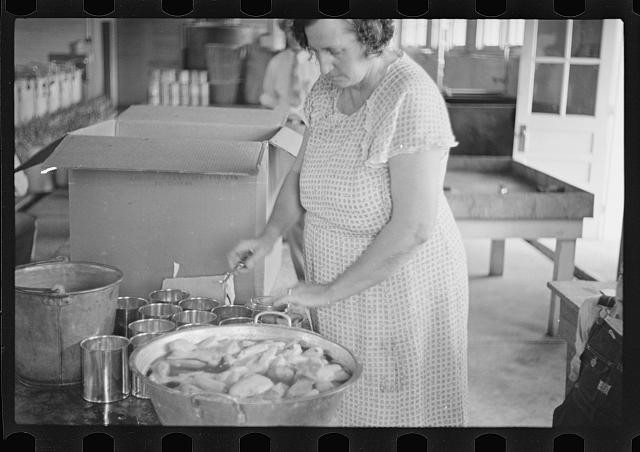 Photo:Dyess Colony Arkansas 1935 Community Canning Woman Canning Food