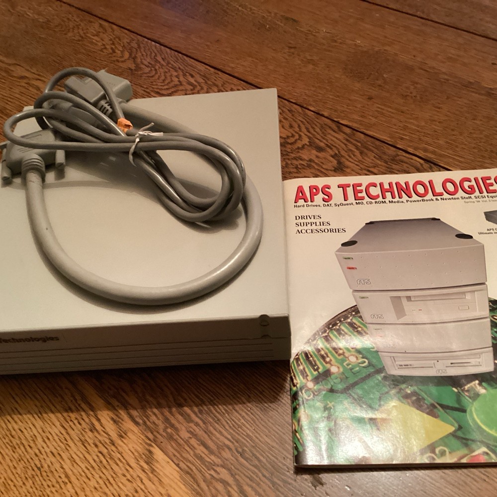 Vintage APS External SCSI Hard Disk Drive - Macintosh - Powers On