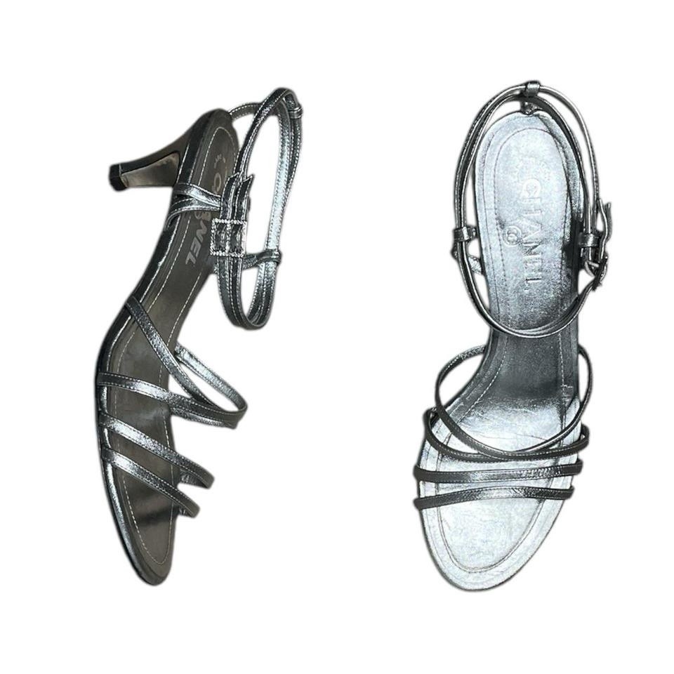 2000s chanel kitten heels