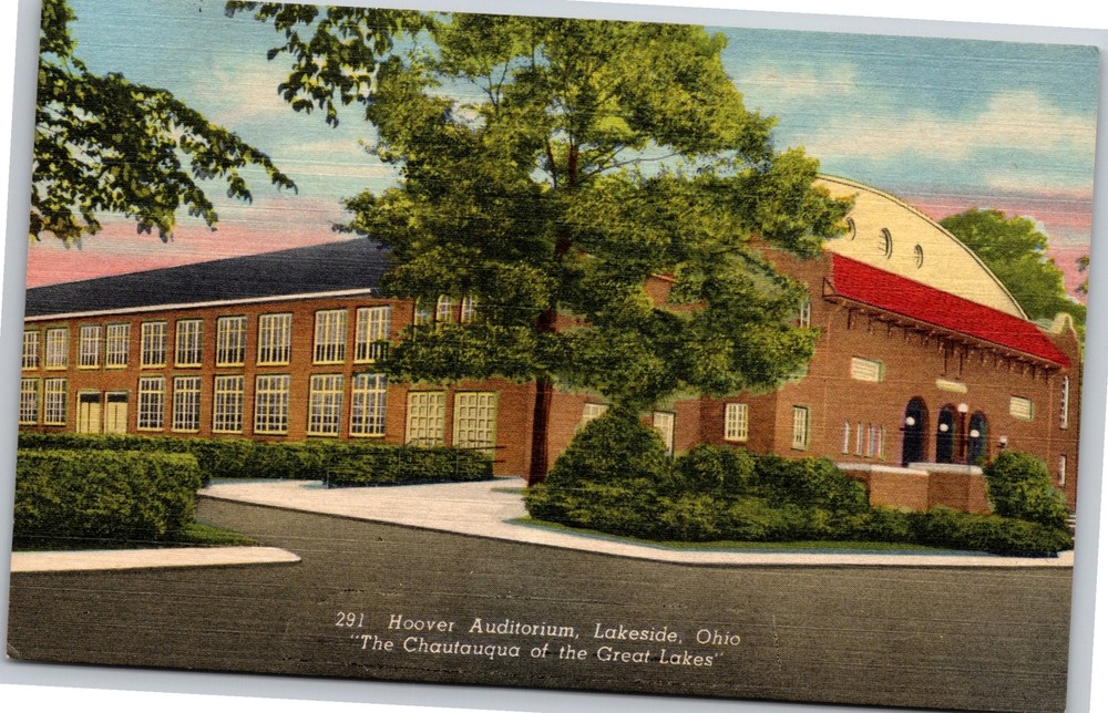 Lakeside Ohio~Hoover Auditorium Street View~Curteich Vintage Linen Postcard