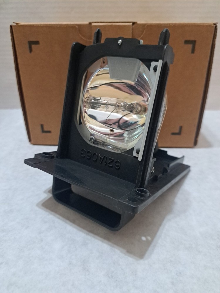 Genuine Mitsubishi Replacement Lamp 915B455011 TV Projector Bulb Part New