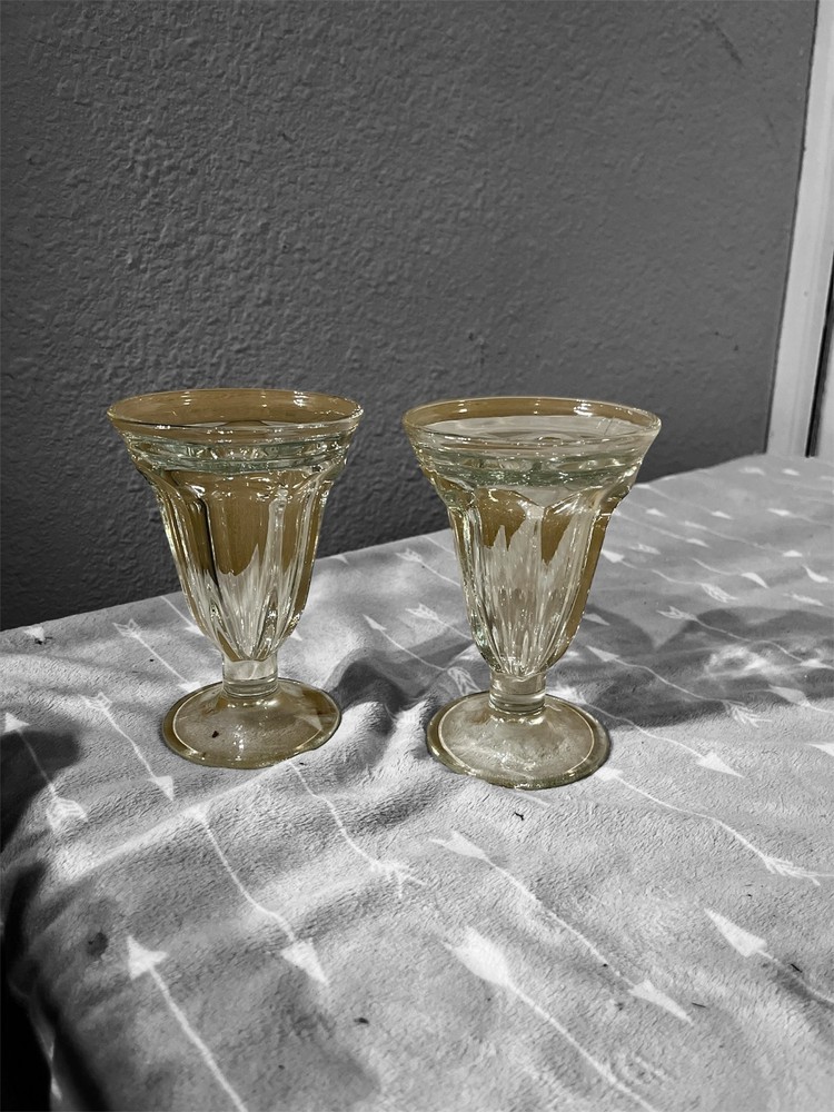 Old Fashioned Ice Cream Sundae Glasses! Set of 2!