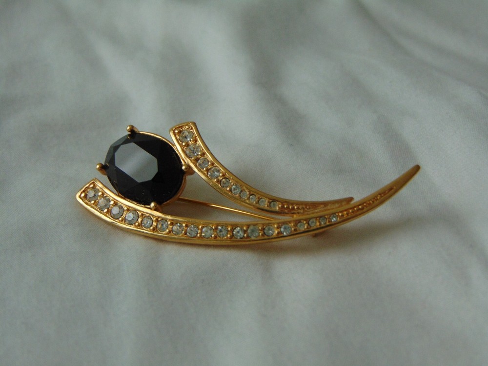 vintage Monet signed black clear crystals brooch