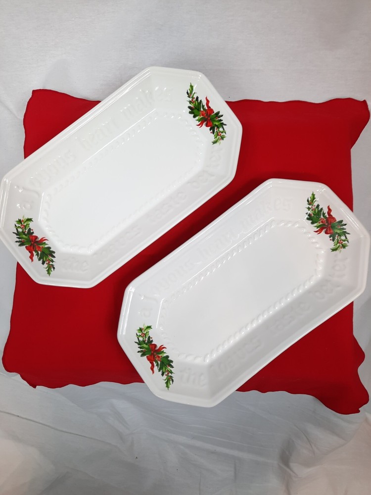 Pfaltzgraff Christmas Holly Vintage Serving Dish and Bread Tray Set of 2
