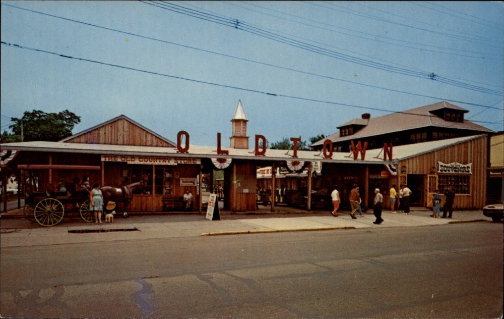 Oldtown Soo Tours Train Sault Ste Marie Michigan horse buggy ~ 1950-60s postcard