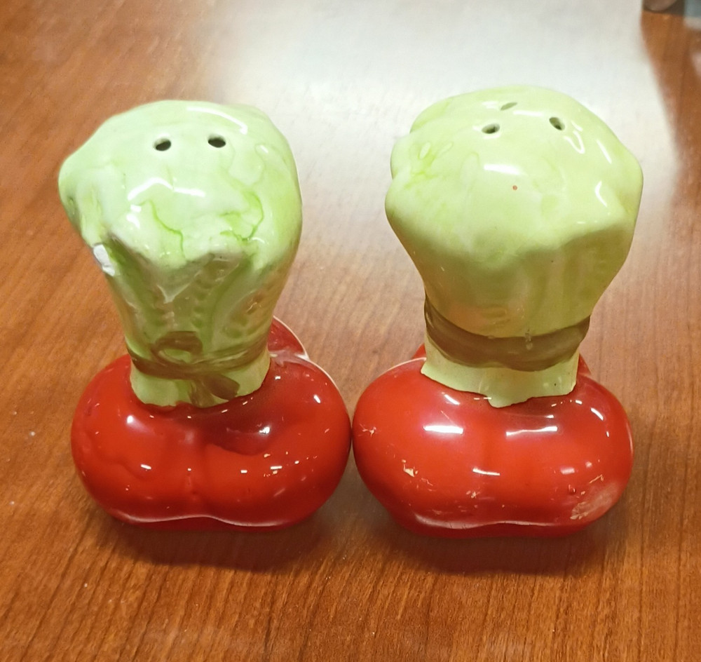 Vintage/Retro Ceramic Vegetable Salt & Pepper Shakers Set, Hand Painted, 3in