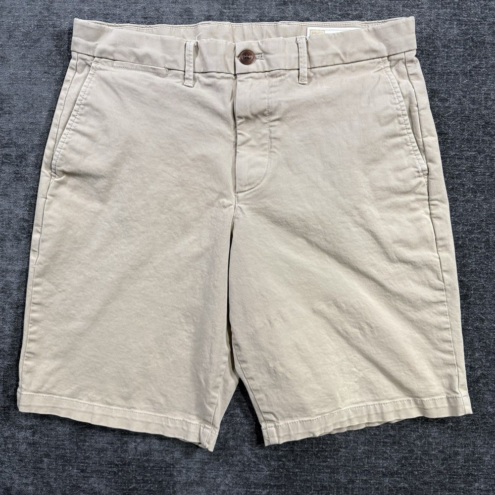 GAP Khakis 10” Short Men’s Size 30 Beige Casual Everyday Stretch Flat Front