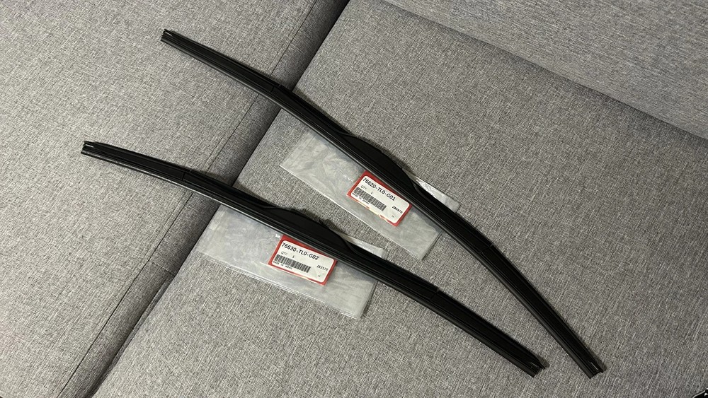 Genuine Pair Front Windshield Wiper Blades For 2009-2014 Acura TSX Sedan / Wagon