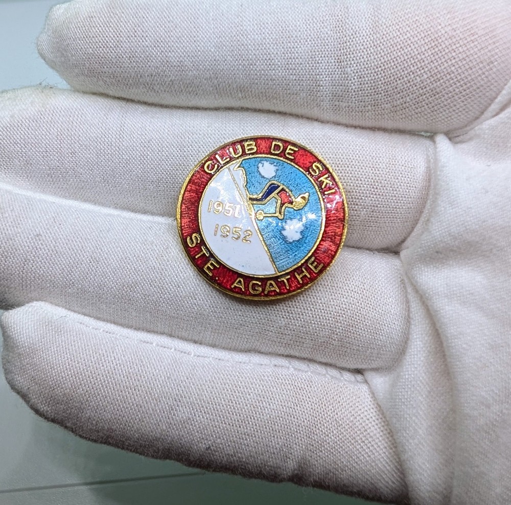 Vintage 1951-1952 Club De Ski Ste. Agathe Quebec Canada Enamel Lapel Pin