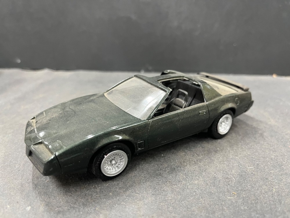 C16 Pontiac Firebird vintage built car model 1/32 McM.