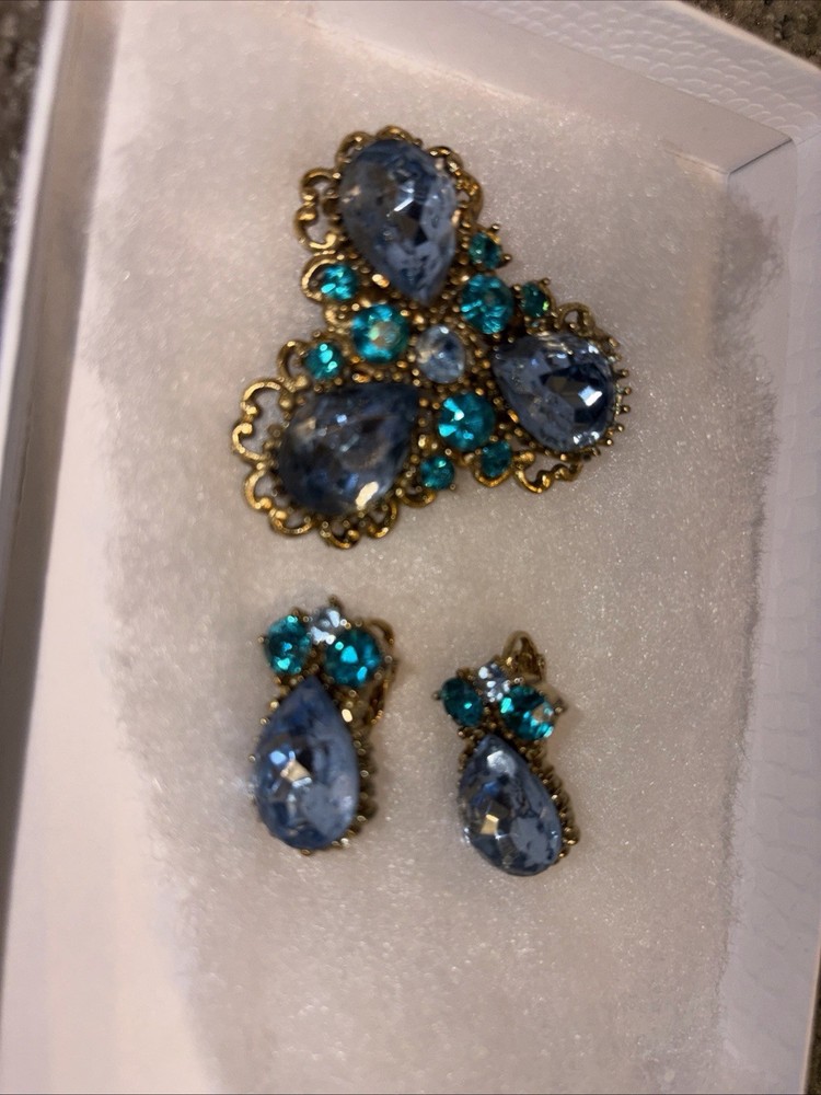 Vintage Royal Blue Rhinestone Pin/Brooch With Matching Clip Earrings