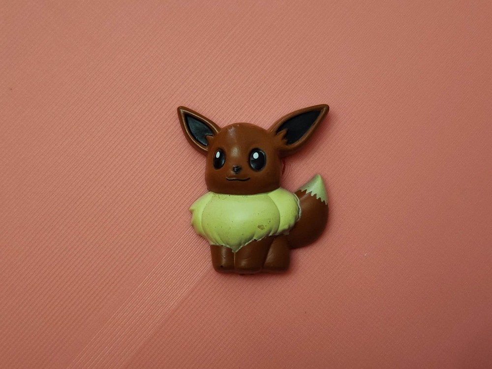 Pokemon 90s Japan Collectible Vintage Bandai Gachapon Magnet Eevee