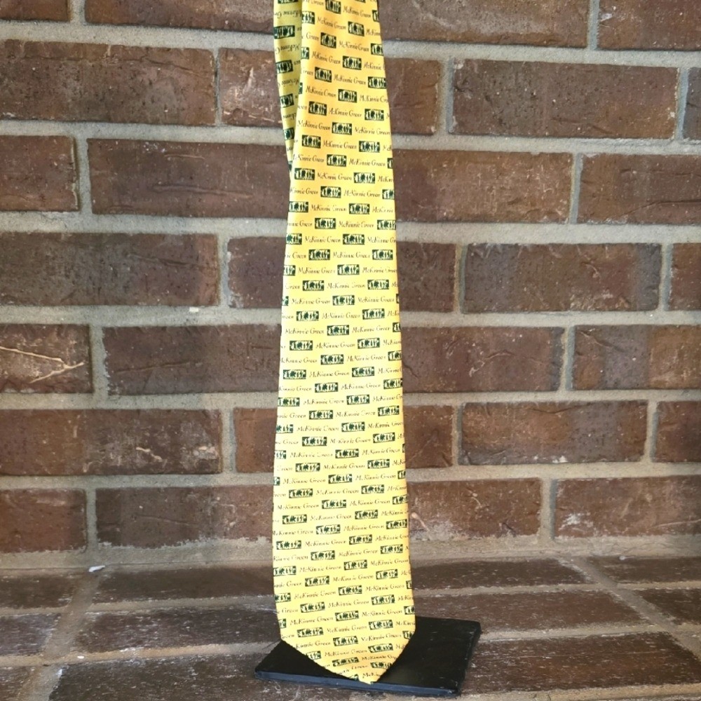Vineyard Vines Custom Collection Rare  Men's Silk Tie Yellow