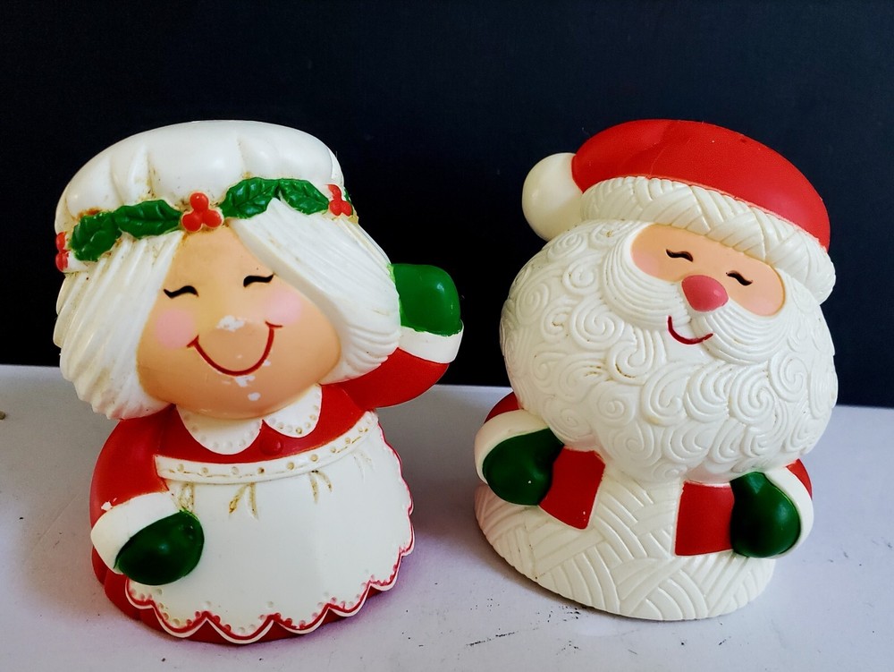 HALLMARK Vintage Christmas Salt & Pepper Shakers Mr. & Mrs. Santa Claus