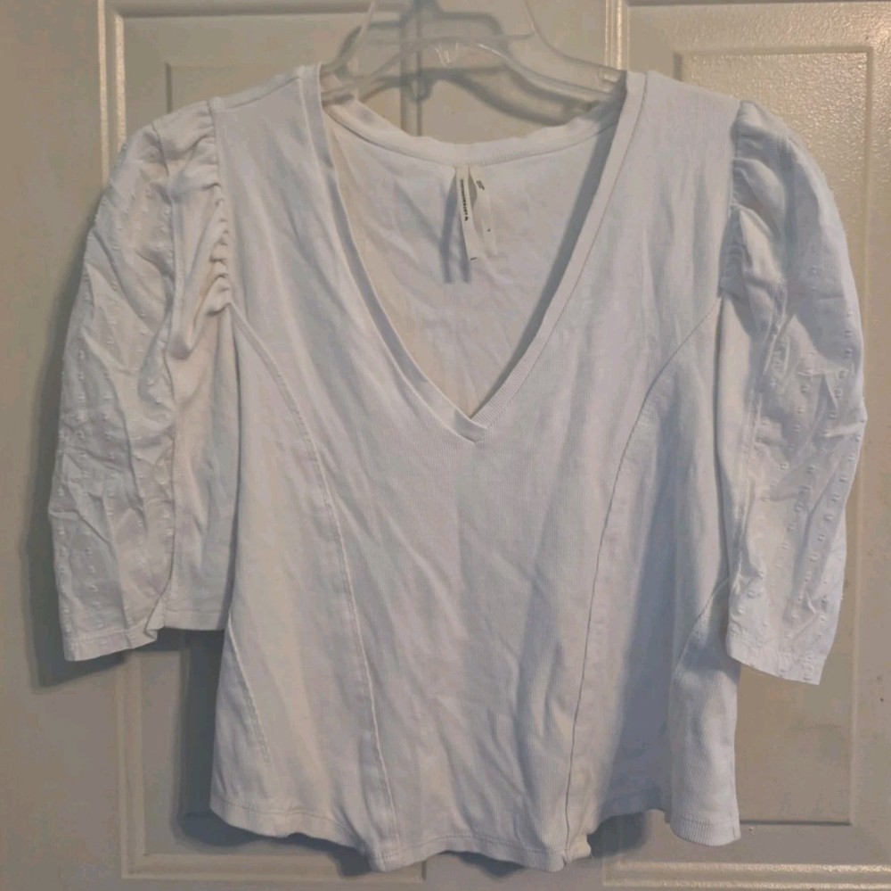 By Anthropologie Puff-Sleeve Structured V-Neck Tee Blouse Top White Ribbed L