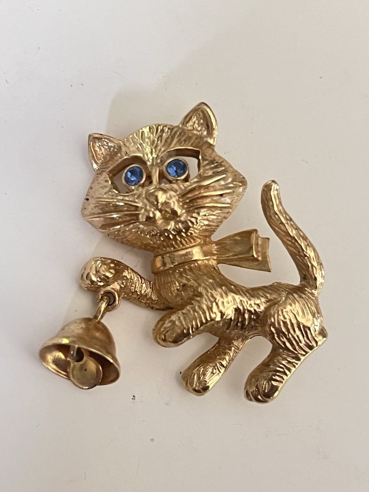 Vintage Avon Signed Cat And Bell Goldtone Blue Rhinestone Eyes Brooch Pin.