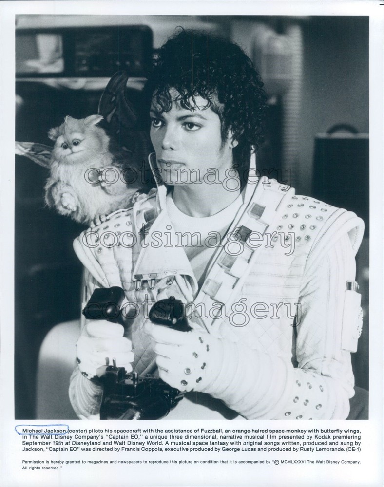 1986 Press Photo King of Pop Michael Jackson & Fuzzball in Captain EO 1980s