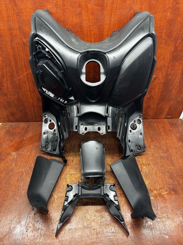 2022 Yamaha Xmax 125 Centre Panel Fairing