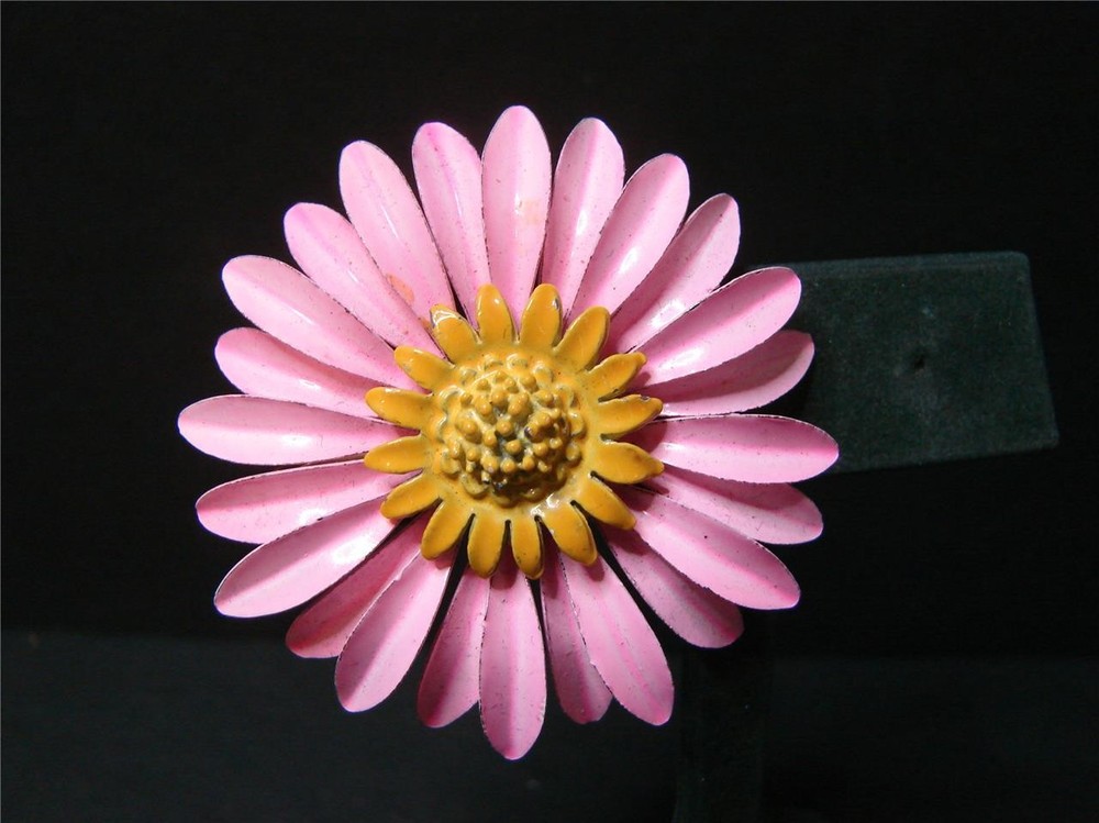 Vintage Retro Mod  60's Pink & Yellow Enamel Metal Daisy Flower Pin Brooch
