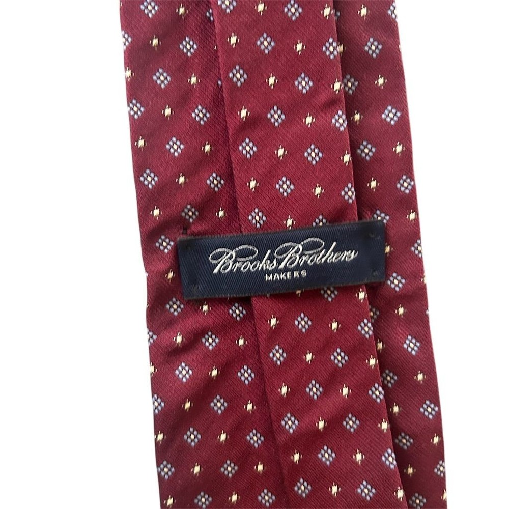 Brooks Brothers Men's Burgundy Silk Geometric Pattern Necktie