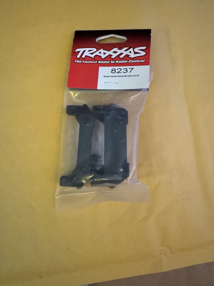 Traxxas 8237 - Bumper Mounts, Front & Rear, Screw Pins