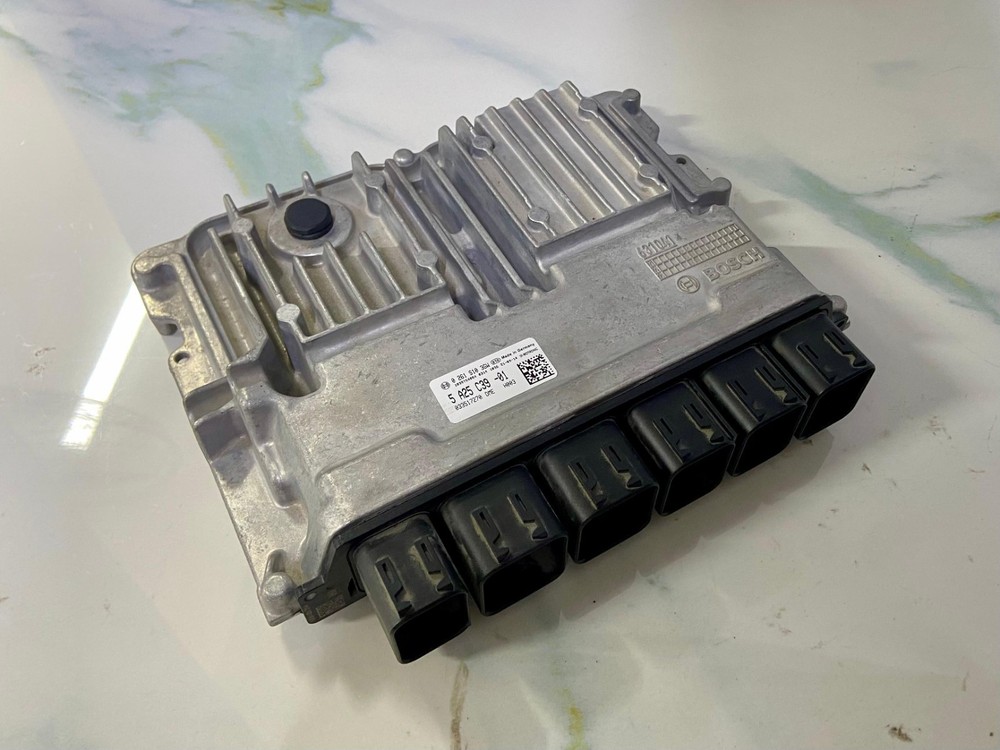 OEM BMW F90 M5 F91 F92 F93 M8 4.4 S63M ENGINE CONTROL MODULE DME 5A25C39