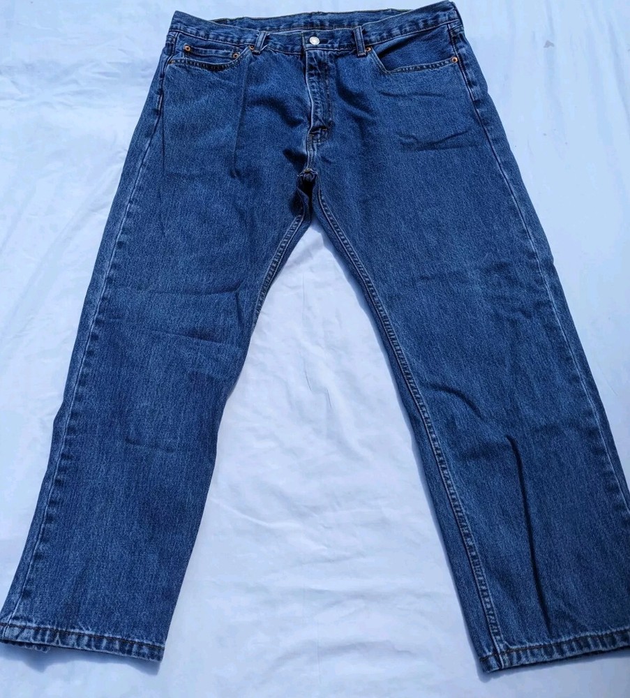 Levi's 505 Jeans Mens Size 40x30 Regular fit Straight Leg Medium Wash Blue Denim