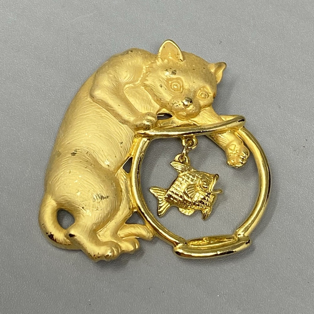 JJ Brooch Matte Gold Tone Cat Dangle Fish Tank Jonette Jewelry Vintage 2