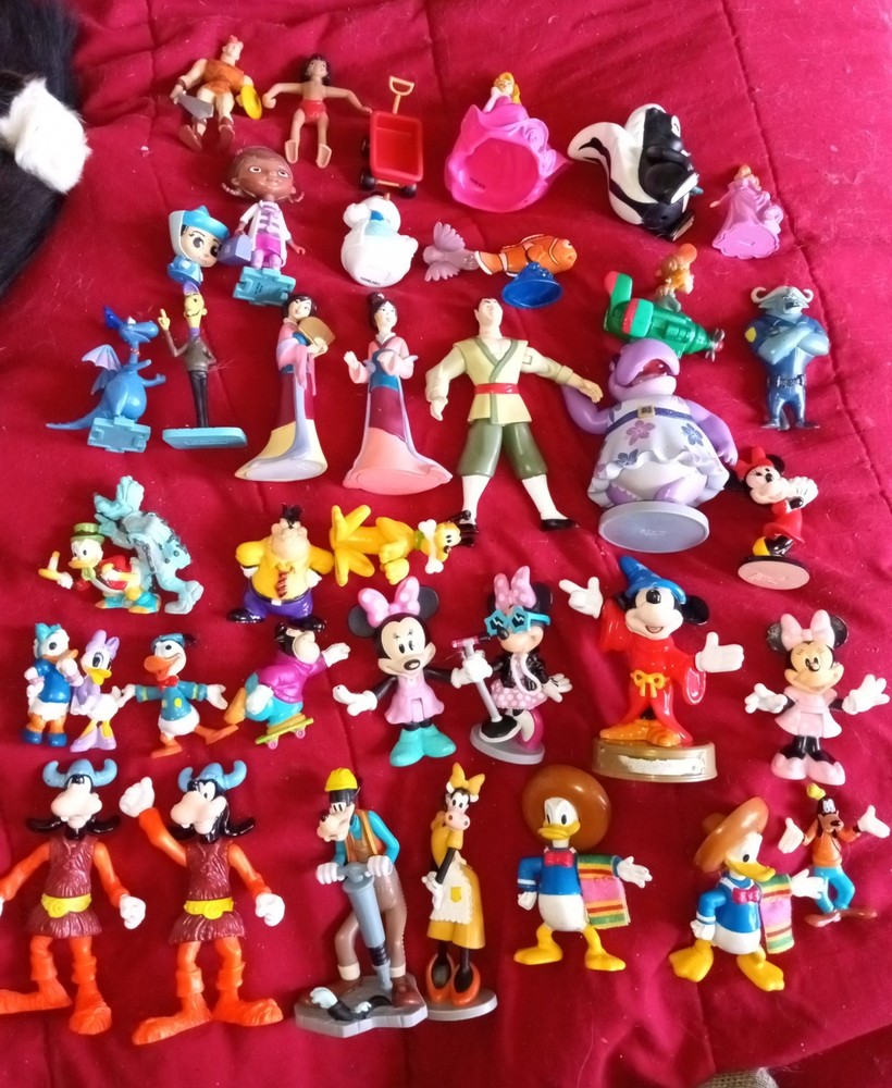 Disney PVC + Figures Lot Vintage Modern Goofy, Mulan, Mickey And Friends,