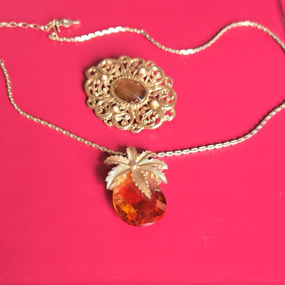 Vintage Gold Amber Glass Brooch and Necklace Jewelry Set for Women