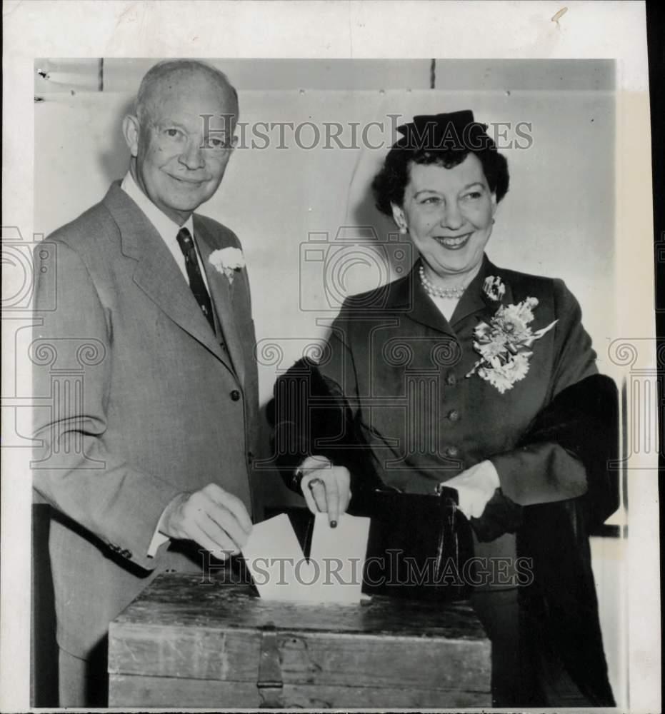 1956 Press Photo President and Mrs. Eisenhower vote in Gettysburg, Pennsylvania
